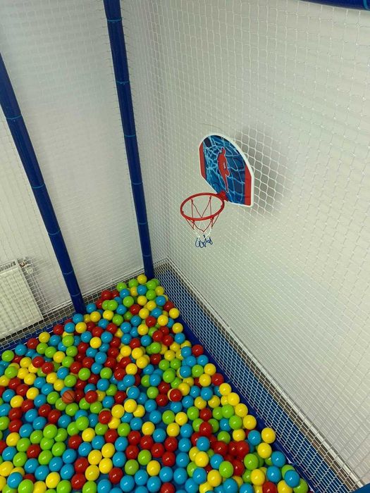 modular de joacă cu tobogane și piscină cu bile