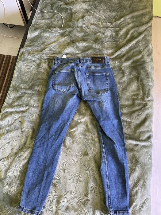 Сини накъсани дънки