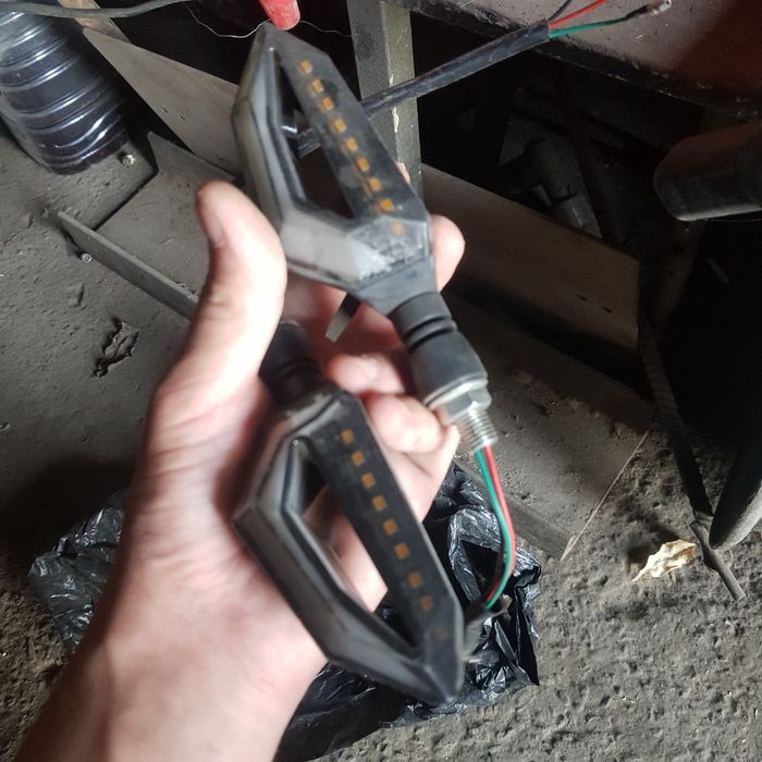 Продам задний фонарь и поворотники новые