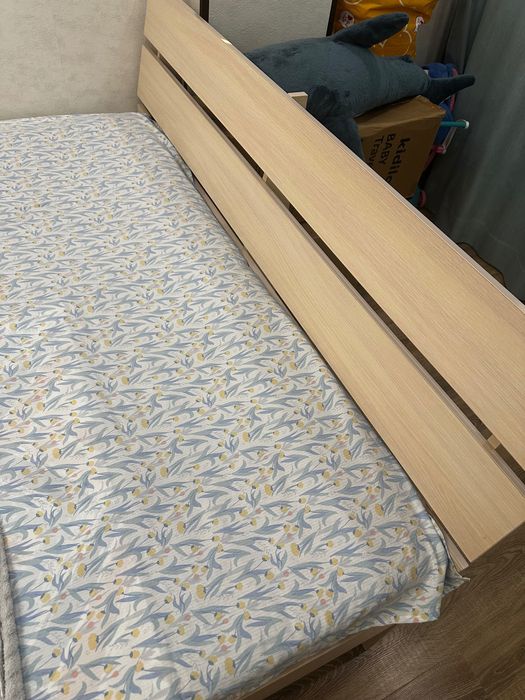 Продам двуспальную кровать