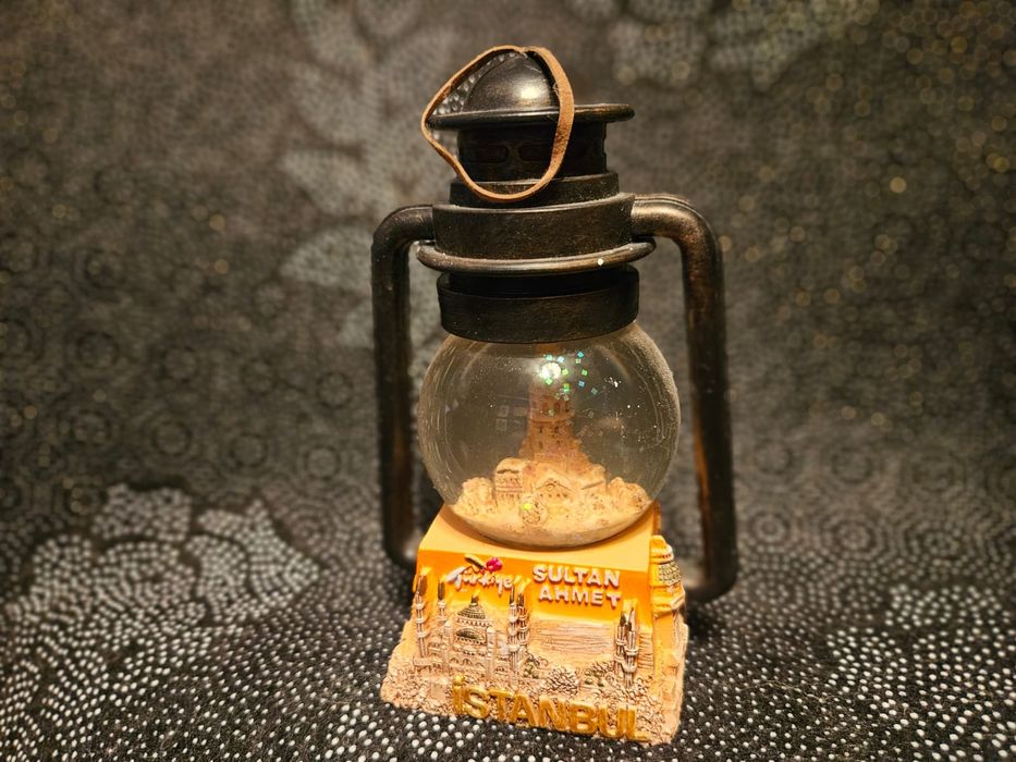 Сувенирный снежный шар