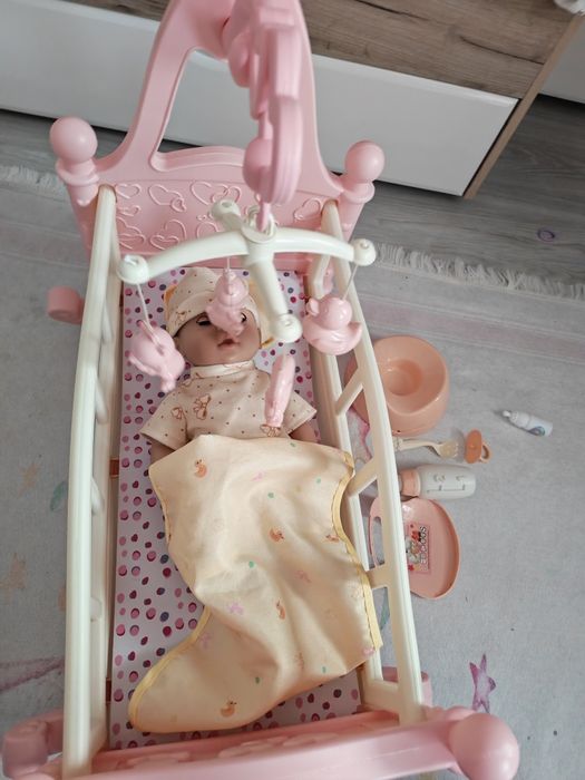 Детска кошара с бебе за игра