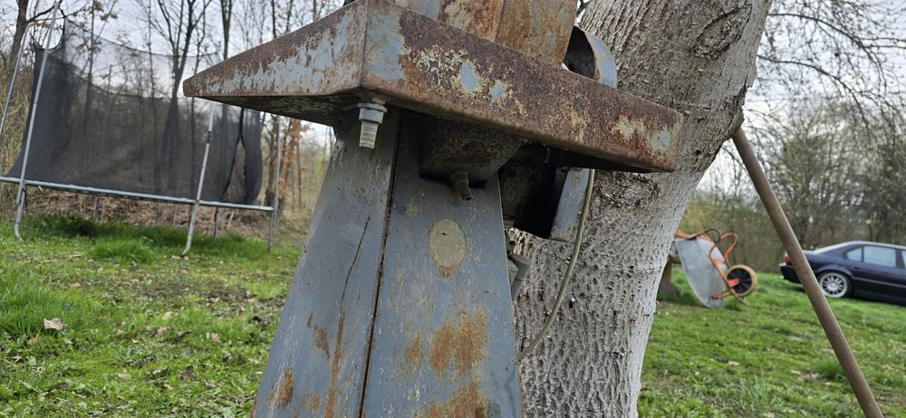 Polizor cu piatra naturala pe apă