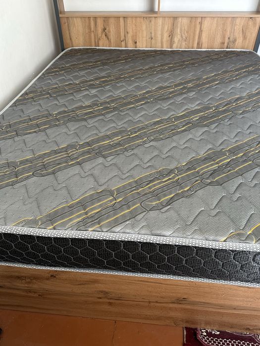 Продам двухспальную кровать