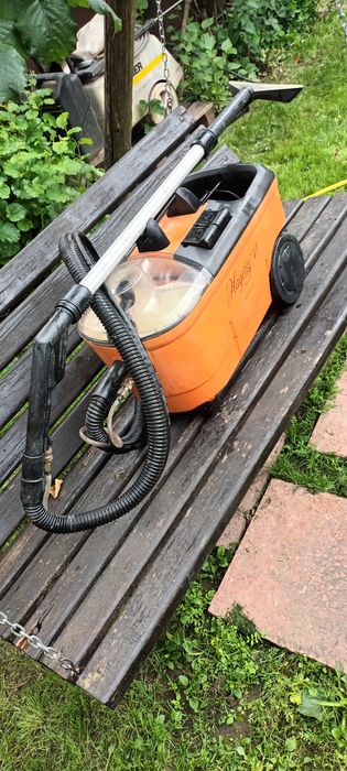 Aspirator cu jet si aspirare prin apa