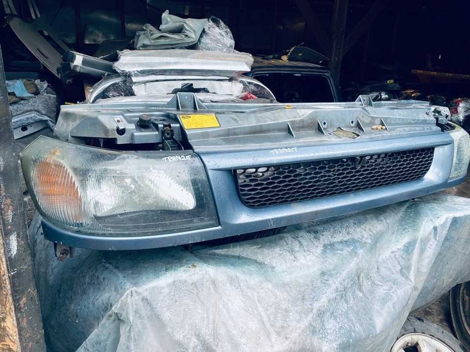 передок (фары) Форд Транзит привозной европеец