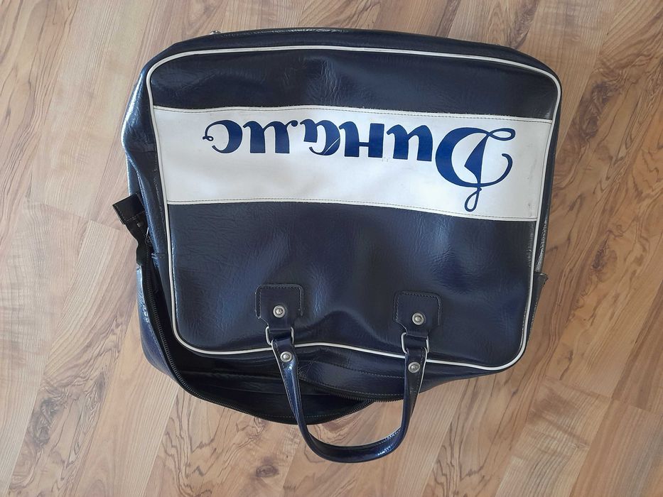 Vand geamantane vintage