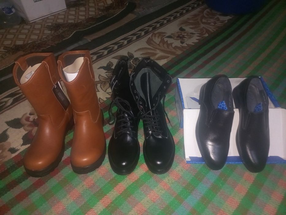 Сапог ва туфли сотилади