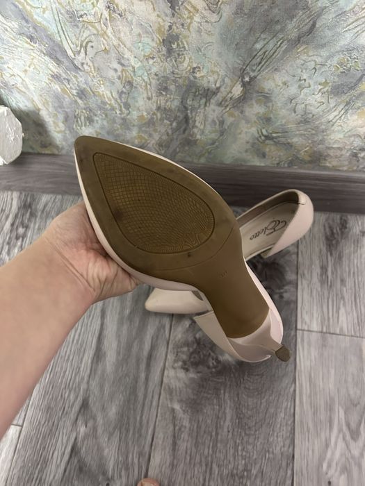 Продам туфли бежевые