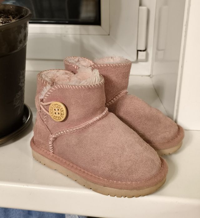 Продам угги детские