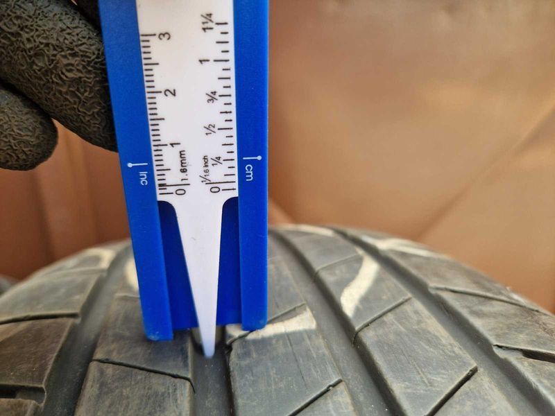 4 Bridgestone R18 235/60
летни гуми 
DOT5121