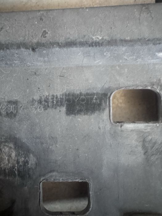 Пердний решотка на камри 75