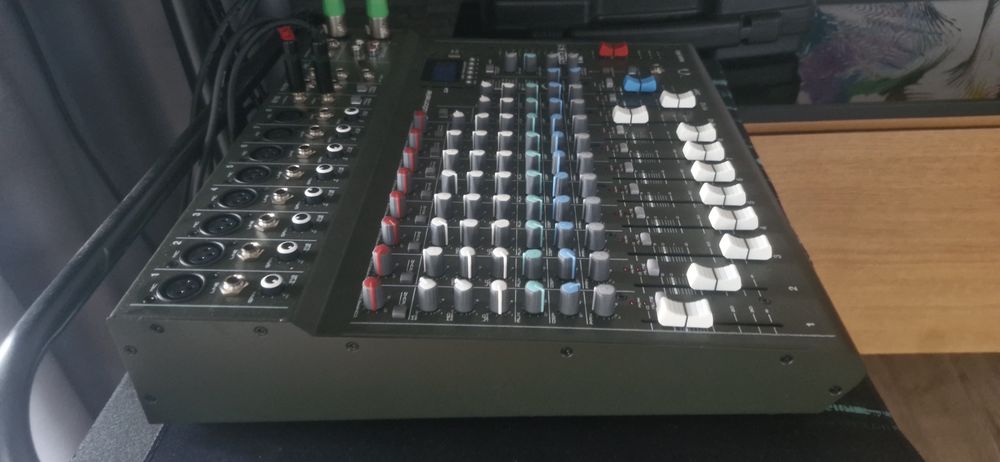Vand mixer audio Studiomaster CLUB XS12+