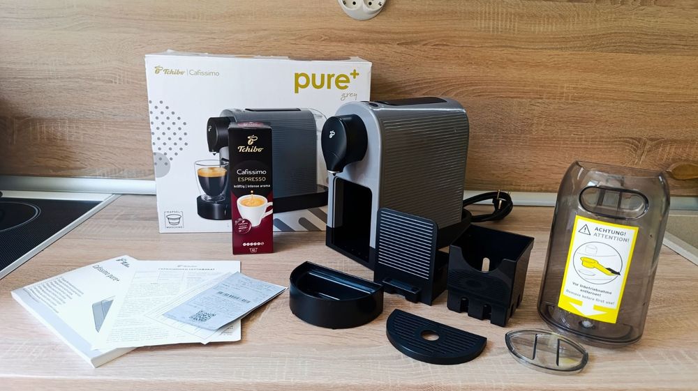 Капсулна кафемашина Tchibo Cafissimo Pure Plus + подарък капсули