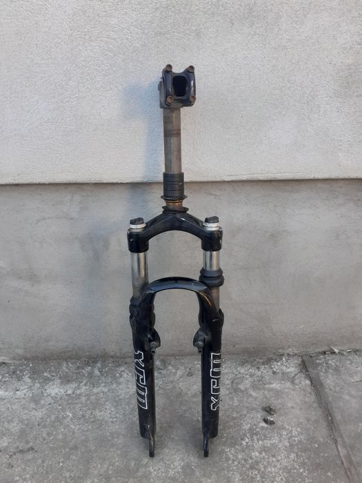 Vând furca pentru bicicletă