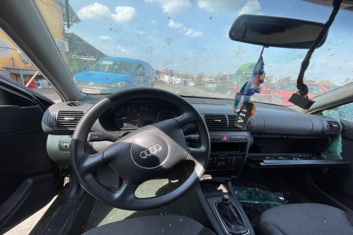 Far stanga Audi A3 2001 1.6 MT (102 hp)