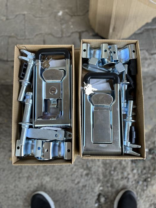 Дверной замок для грузавика