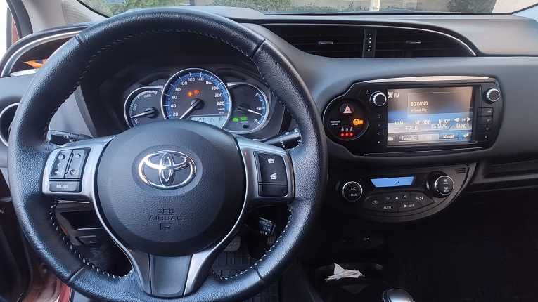 Продавам Toyota Yaris SwissTrend + Газова уредба