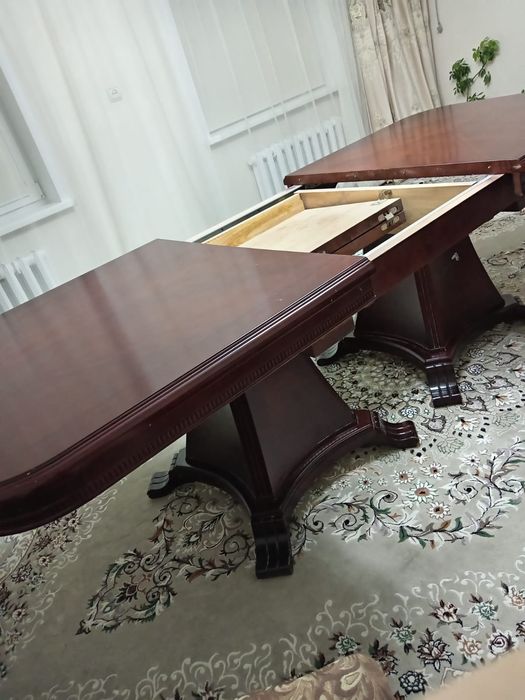 Стол для гостинной