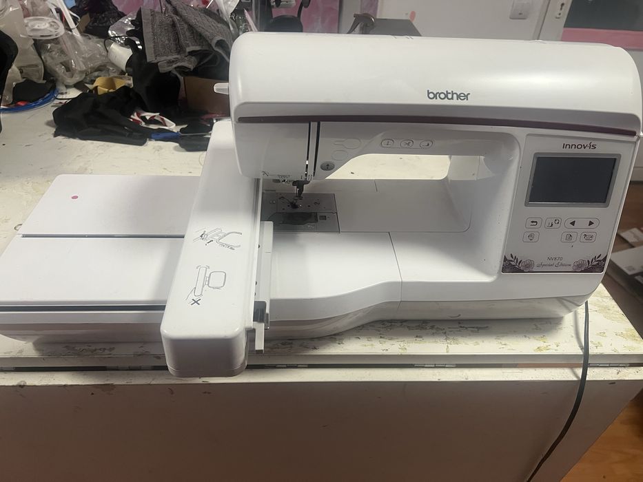 Masina de brodat Brother Innov-Is 870 SE