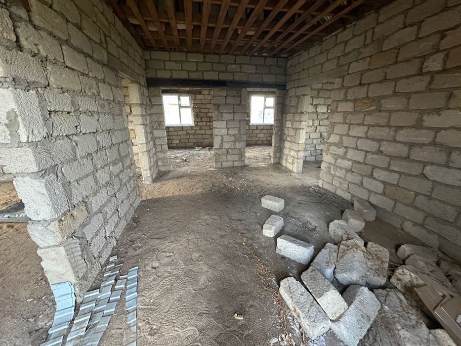 Продам частный дом в черновом варианте.