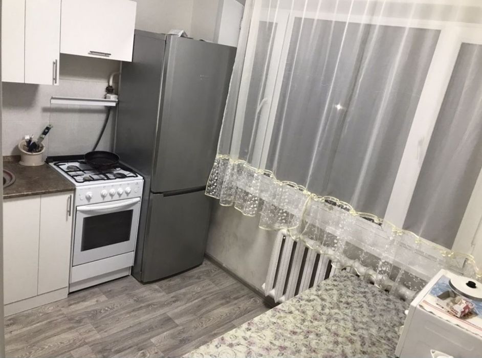 Центр. 1-комнатная посуточно. Абая