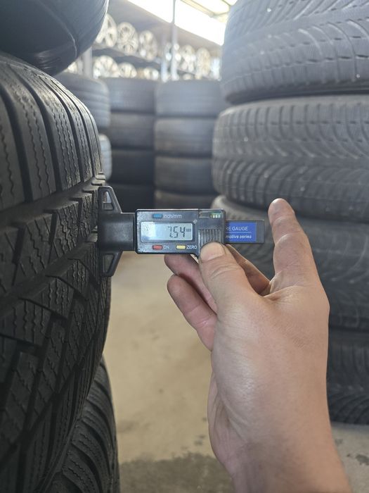 4 Броя 235/55/19 Continental 7,5mm