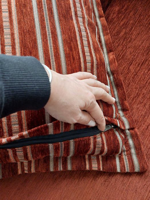 Ъглов диван и холна маса