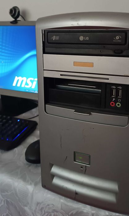 Unitate PC funcțională + Monitor LCD, Webcam, Tastatură, Mouse