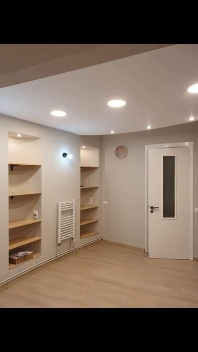 Inchiriez,(vand)spațiu comercial