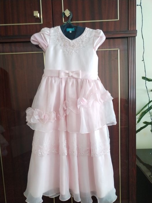 Платье на девочку 8-10 лет нарядное