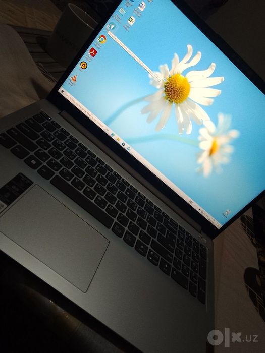 Lenovo noutbuk sotiladi