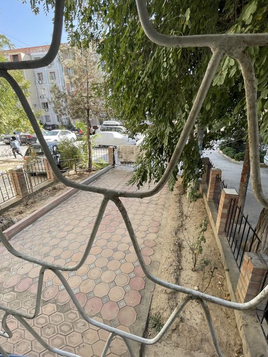 ТорецТузель 3 3/1/5 квартира можни сделать под магазин  учебный центр.