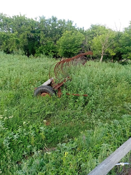 Продам грабли зубчатые . Срочно 100000отдам можно разобрать ширина 6 м