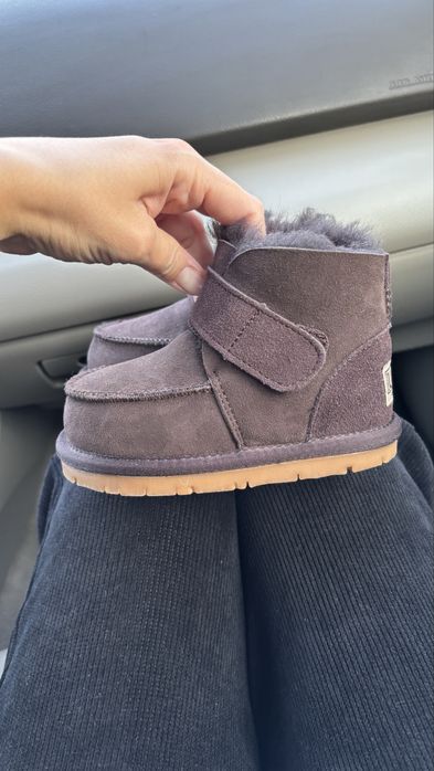 Продам новые детские угги