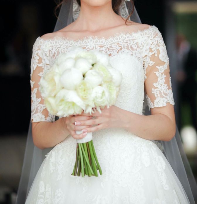 Луксозна сватбена рокля от известната испанска марка "Pronovias".