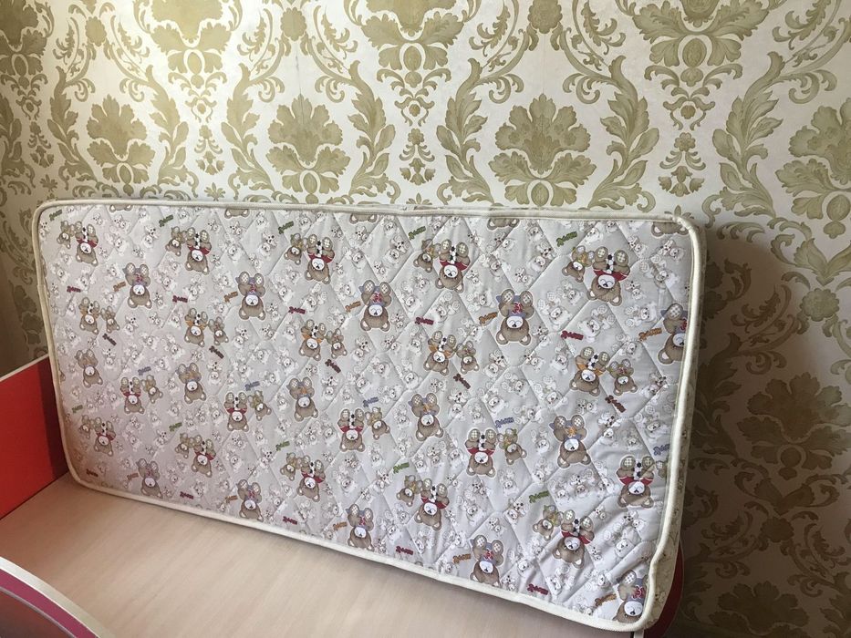 продам детскую кроватку с матрацом