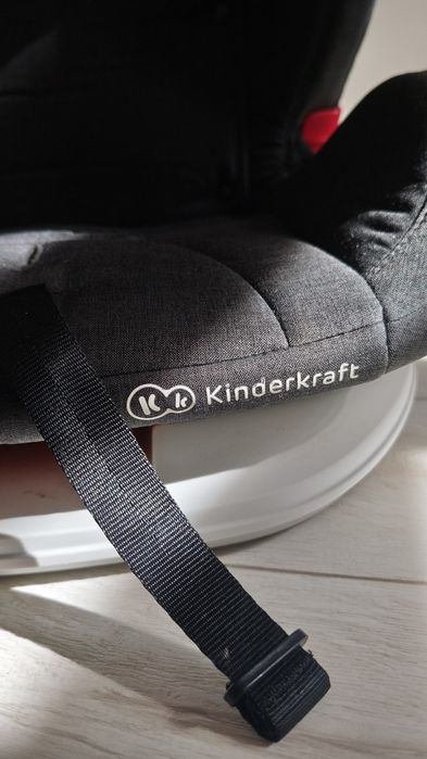 Столче за кола KINDERKRAFT Oneto3 (9-36 кг) сиво-черно ISOFIX