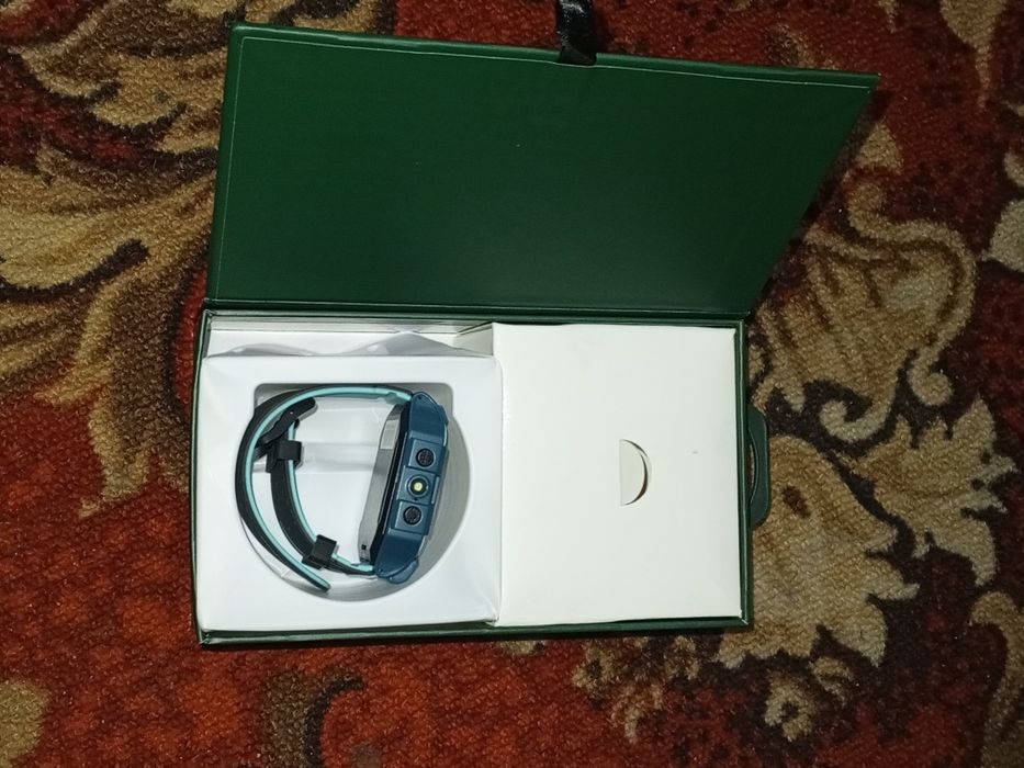 Smart watch sotiladi