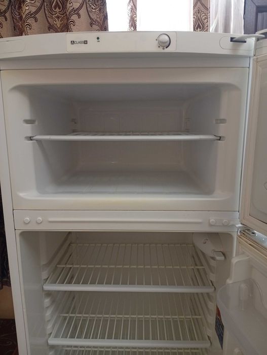 Продам холодильник indesit