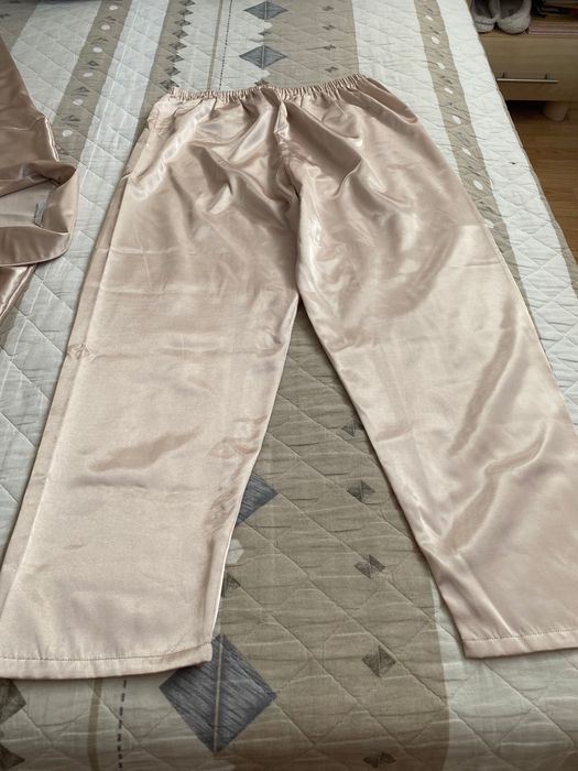 Луксозна дамска сатенена пижама -размер-44/46,цвят капучино