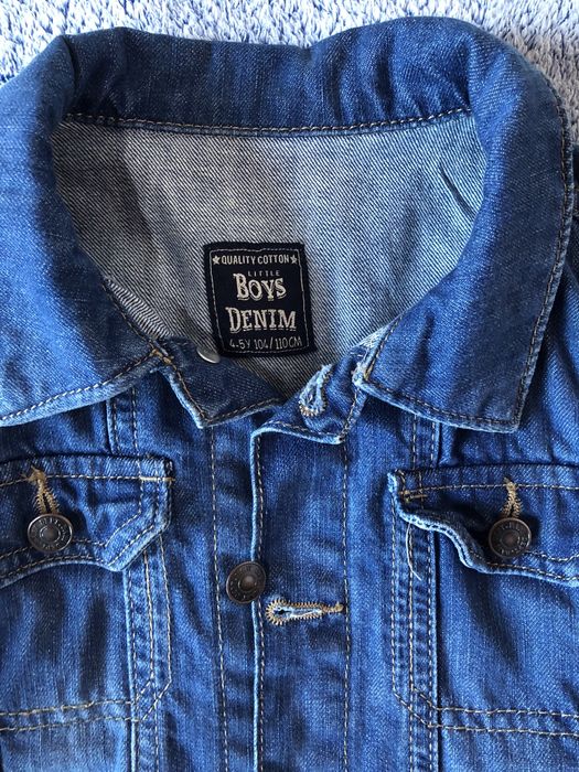 Продам джинсовую куртку 104-110