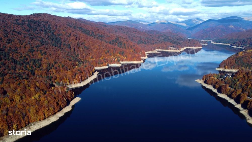 Teren de vânzare pe malul lacului Vidraru / Transfăgărășan.