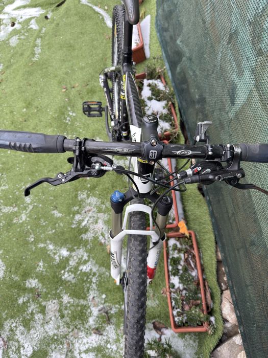 Карбонов Scott рамка 17,5 инча ,26 цола гуми.