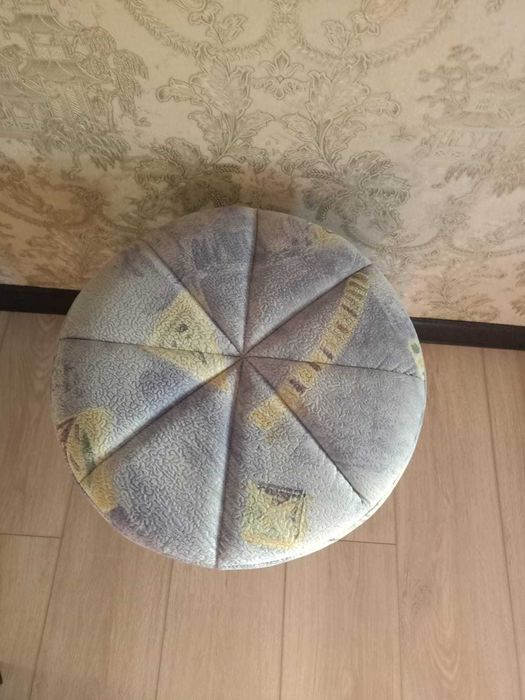 Пуфик с ящиком на ножках