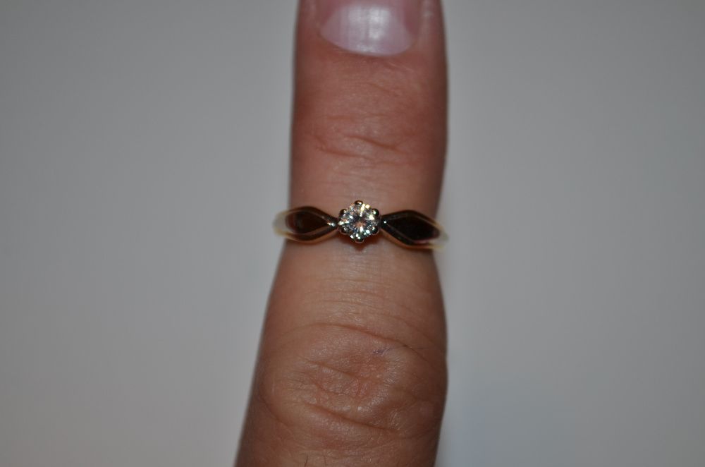INEL AUR galben si alb 18K + 1 Diamant = 0.20ct. - De logodna - 3.3g !