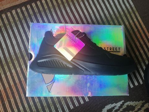 Дамски маратонки Skechers UNO LITE в цвят черен. Нови.
36 размер.
С касова бележка.