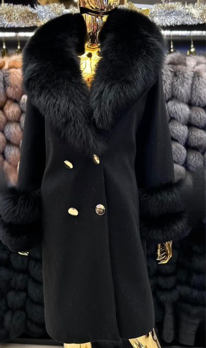 Vand paltoane din casmir cu blana de vulpe 1100 lei toate marimile