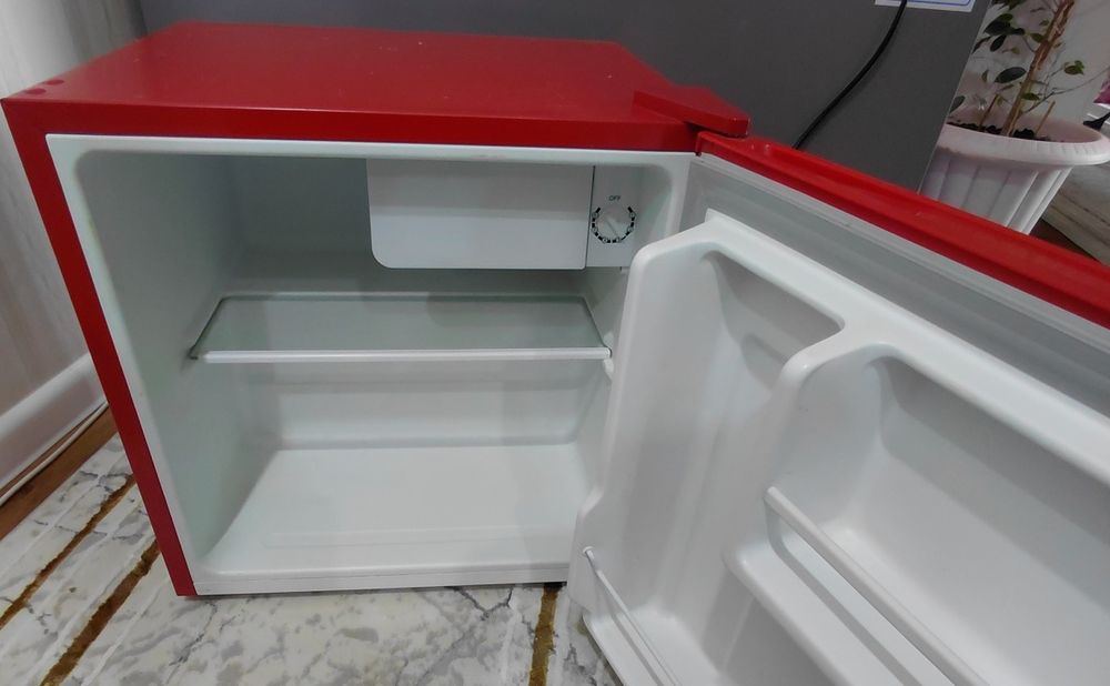 Продам холодильник офисный