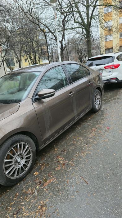 Vând Volkswagen Jetta